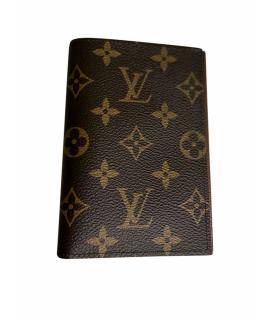 LOUIS VUITTON Обложка/футляр