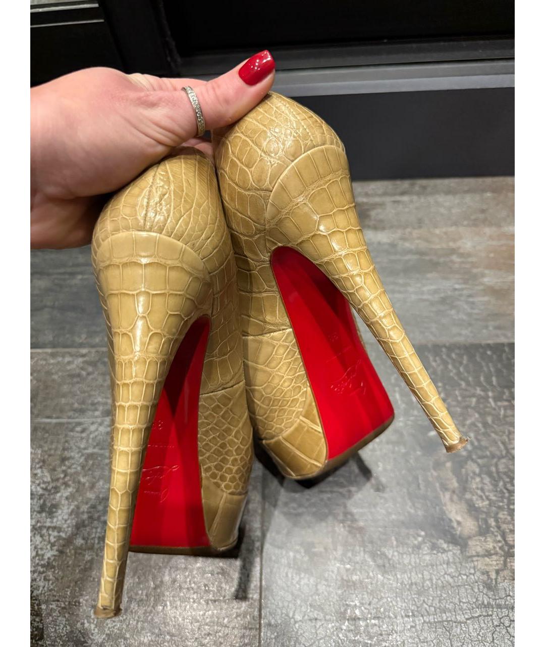 CHRISTIAN LOUBOUTIN Бежевые туфли из экзотической кожи, фото 3