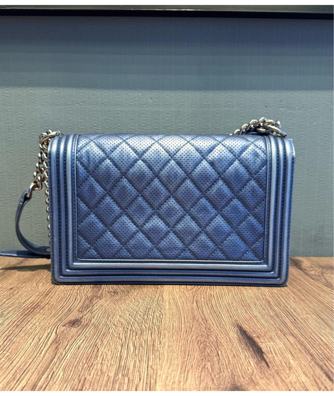 CHANEL Голубая сумка через плечо из лакированной кожи, фото 4