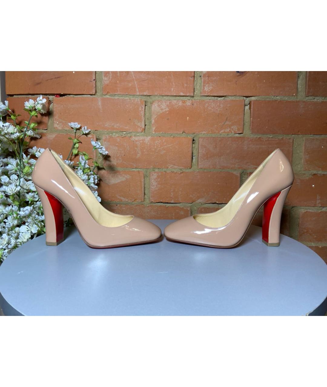 CHRISTIAN LOUBOUTIN Бежевые туфли из лакированной кожи, фото 4