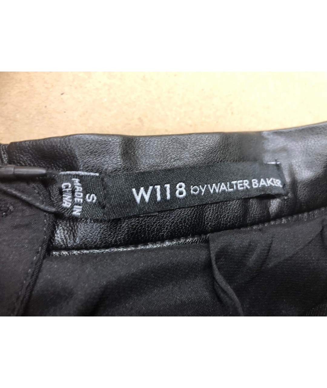 WALTER BAKER Черная синтетическая юбка миди, фото 3