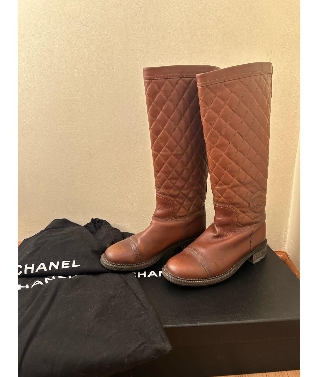 CHANEL Коричневые кожаные сапоги, фото 6