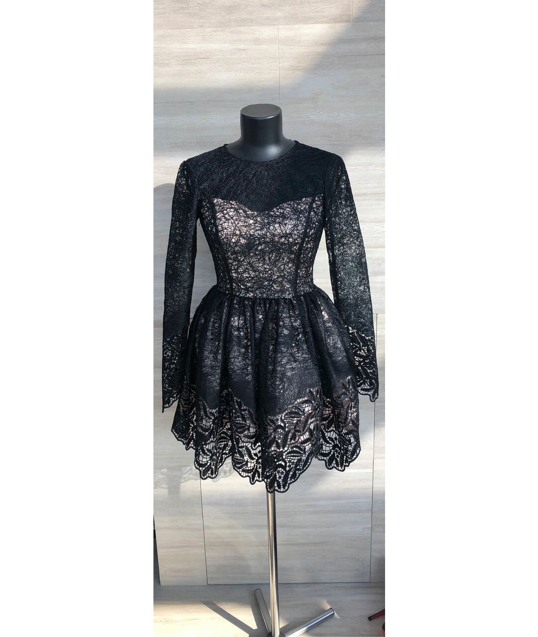ALEXIS Черное полиэстеровое коктейльное платье, фото 8