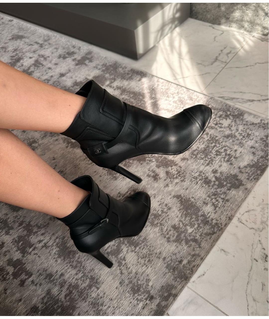 CHANEL Черные кожаные ботильоны, фото 2