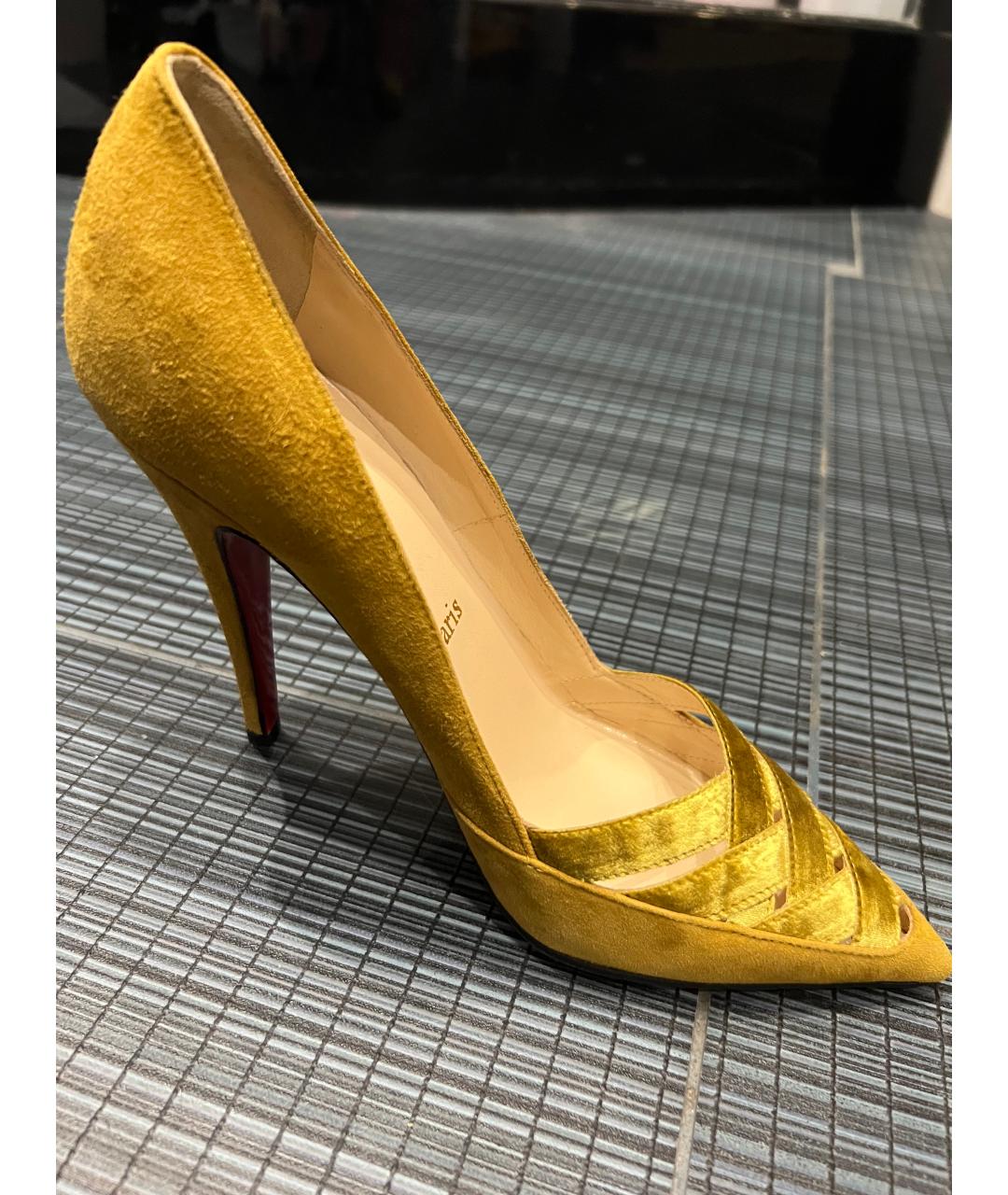 CHRISTIAN LOUBOUTIN Горчичные замшевые туфли, фото 2