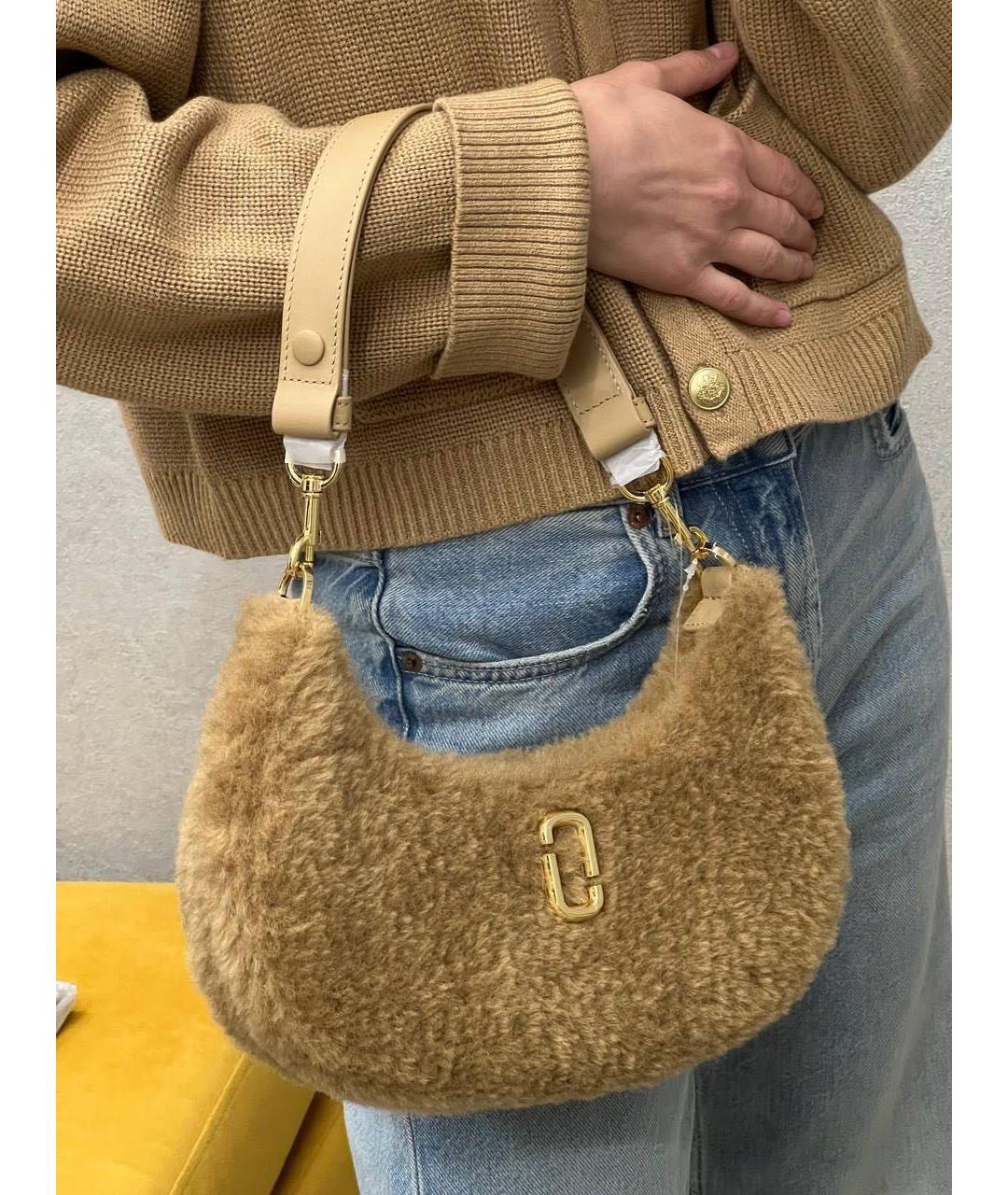 MARC JACOBS Бежевая меховая сумка с короткими ручками, фото 7