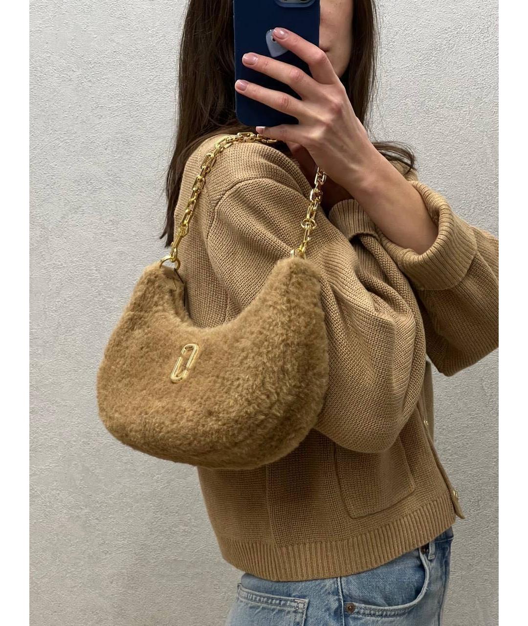 MARC JACOBS Бежевая меховая сумка с короткими ручками, фото 6