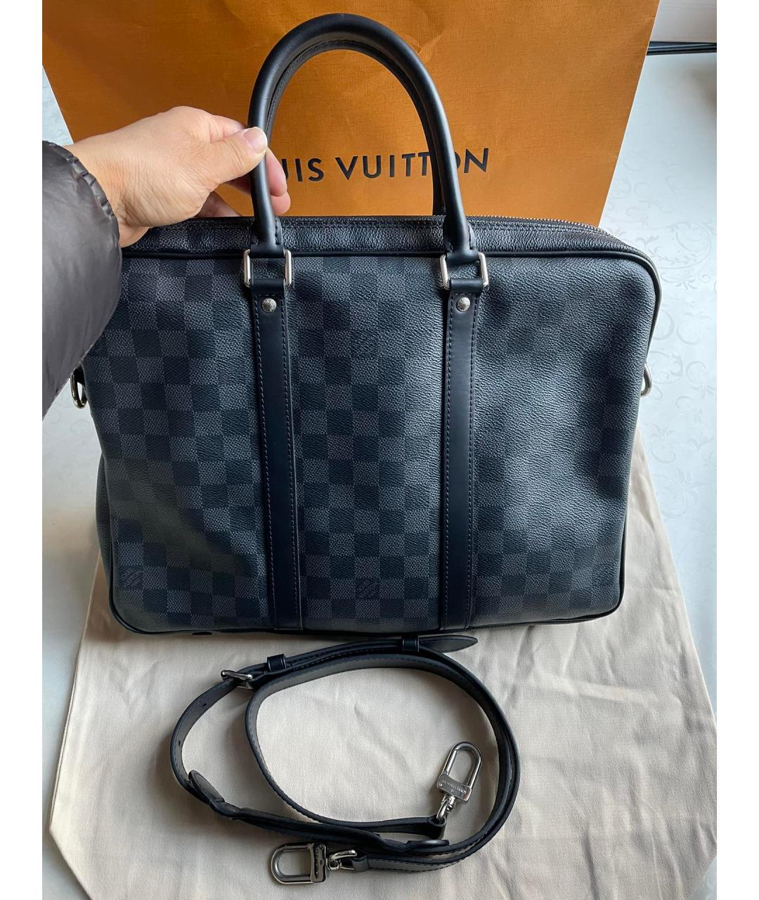 LOUIS VUITTON Черная кожаная сумка на плечо, фото 7