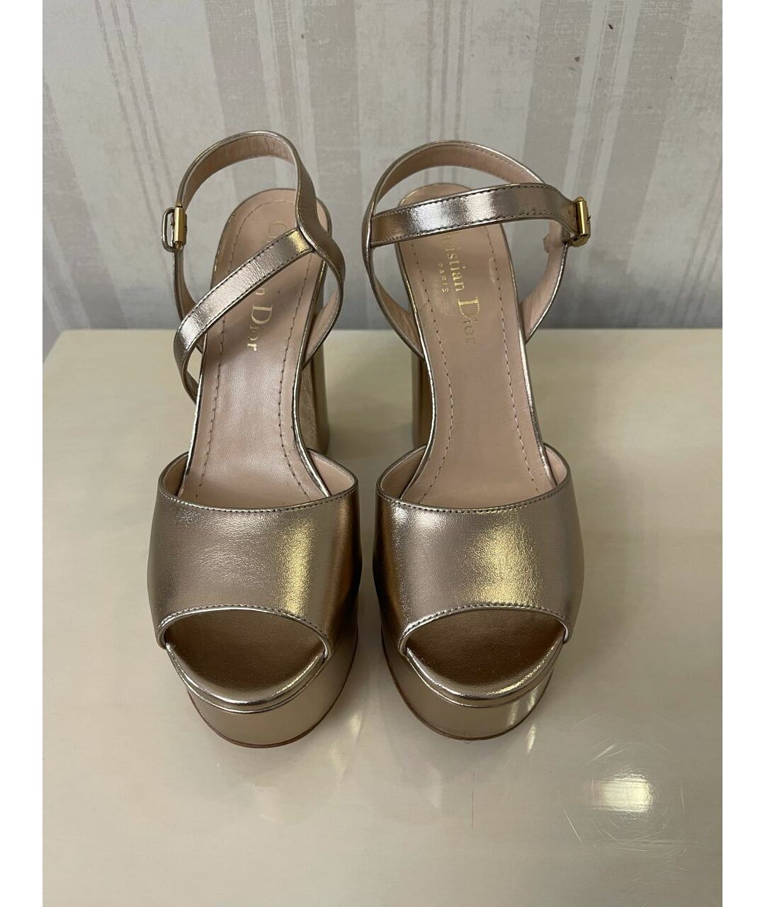 CHRISTIAN DIOR Золотые кожаные босоножки, фото 7