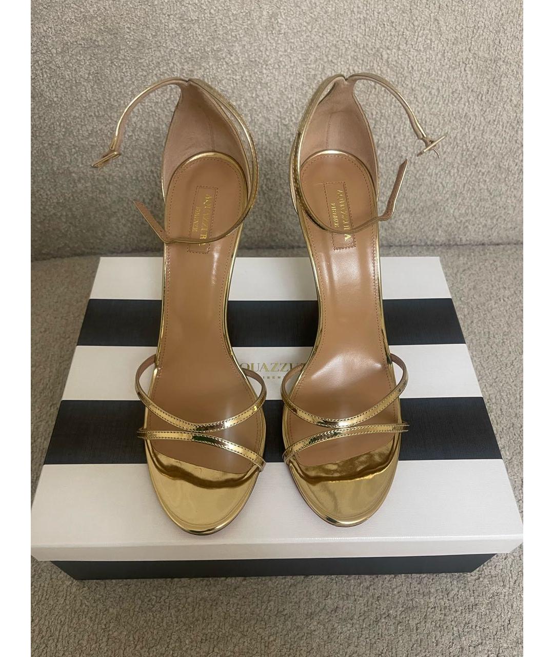 AQUAZZURA Золотые босоножки из лакированной кожи, фото 2