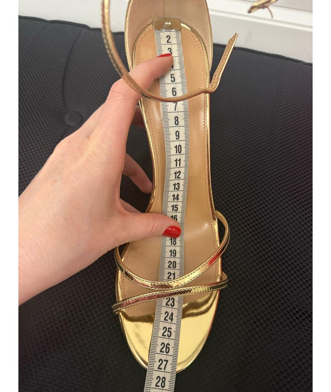 AQUAZZURA Золотые босоножки из лакированной кожи, фото 5