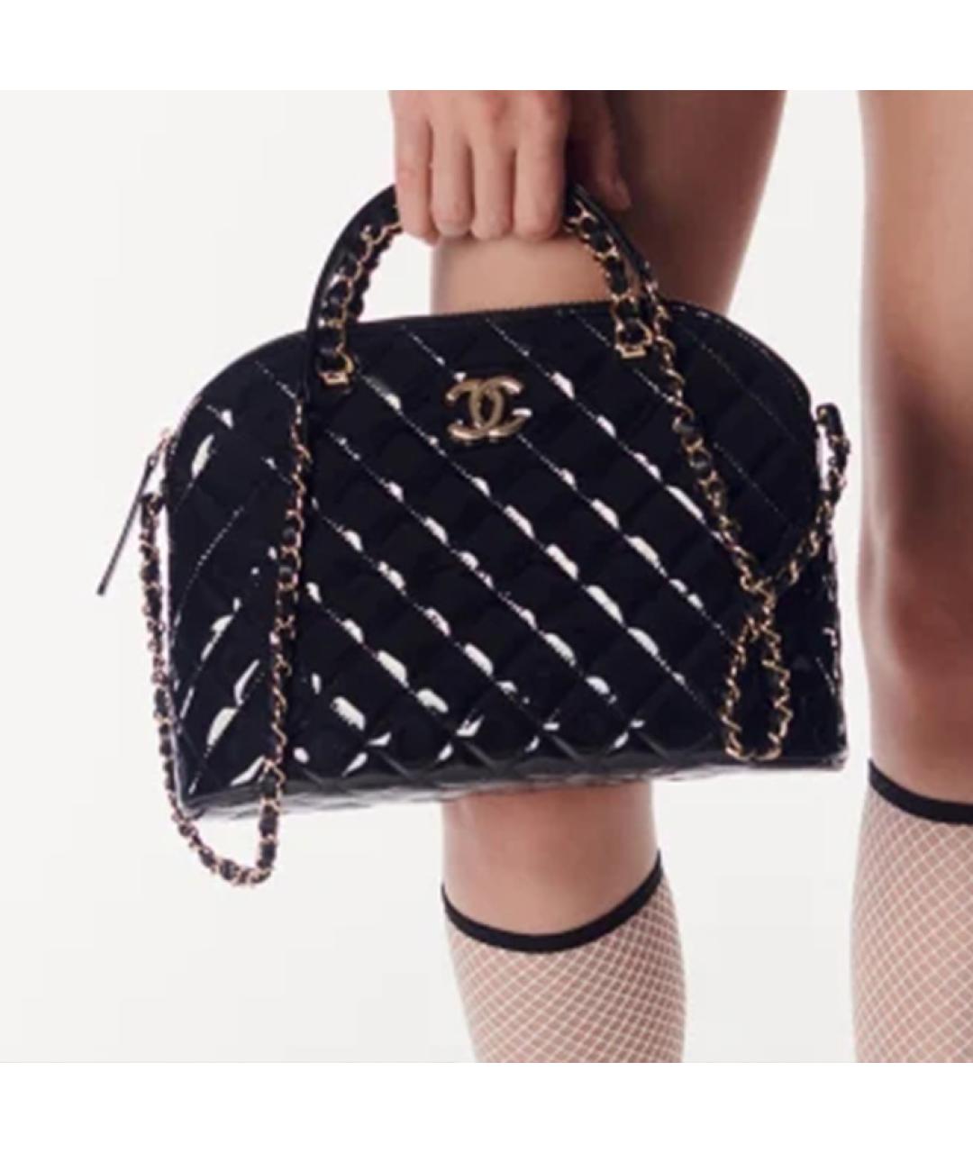 CHANEL Черная сумка через плечо из лакированной кожи, фото 6