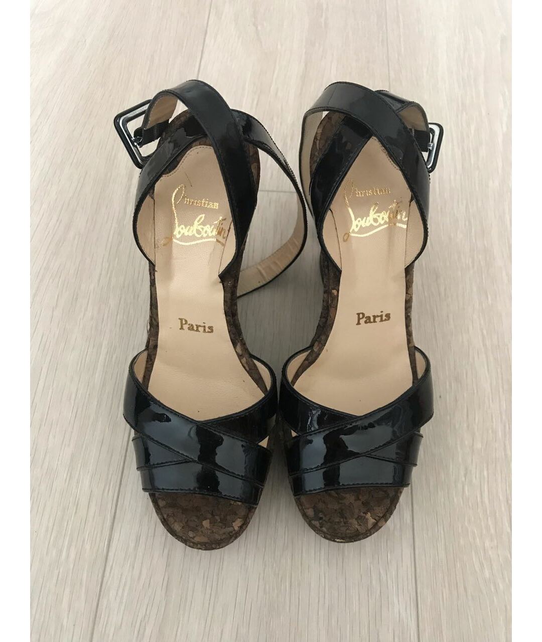 CHRISTIAN LOUBOUTIN Черные босоножки из лакированной кожи, фото 2