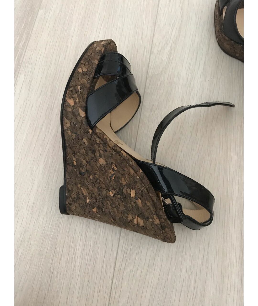 CHRISTIAN LOUBOUTIN Черные босоножки из лакированной кожи, фото 5