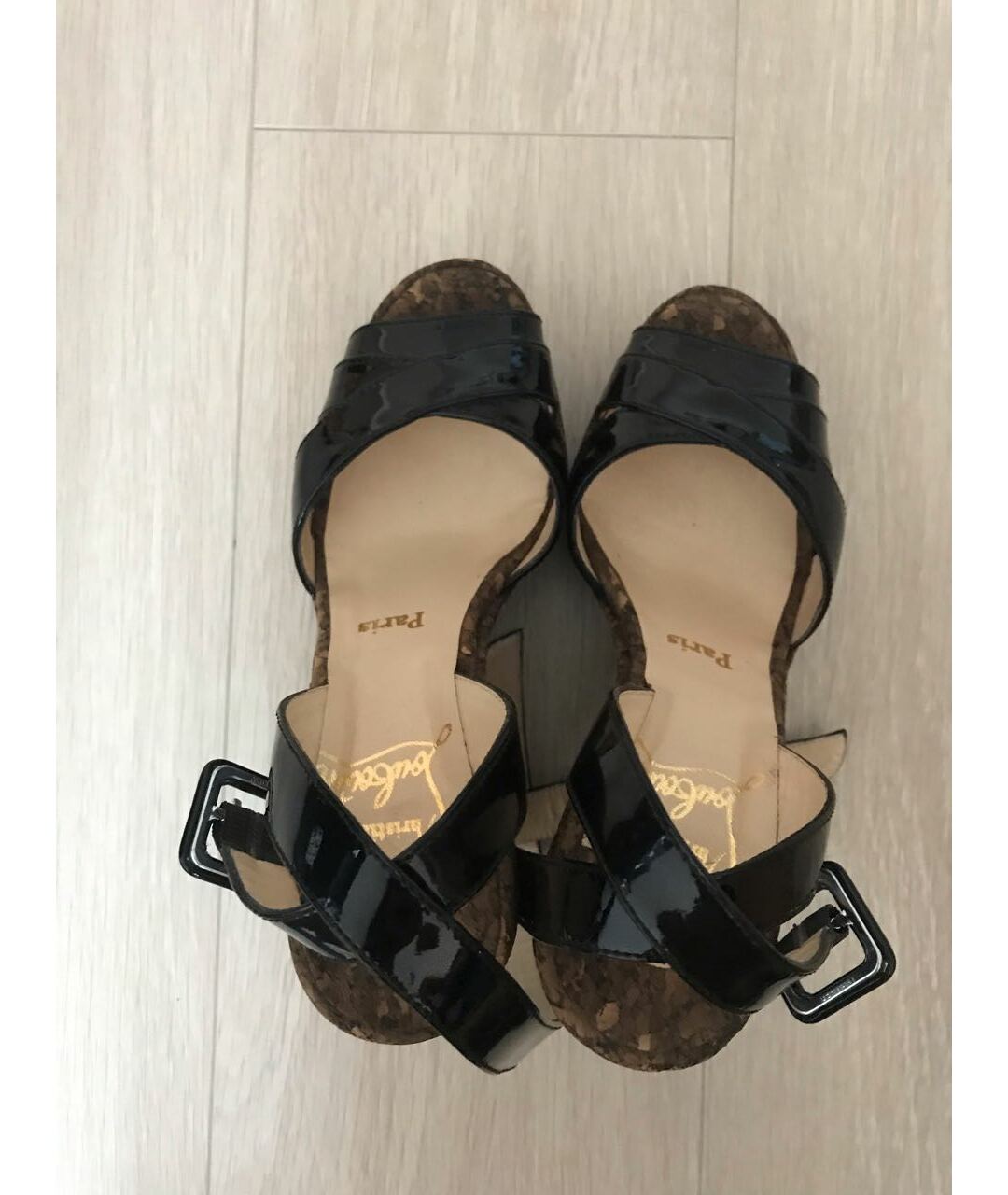 CHRISTIAN LOUBOUTIN Черные босоножки из лакированной кожи, фото 3