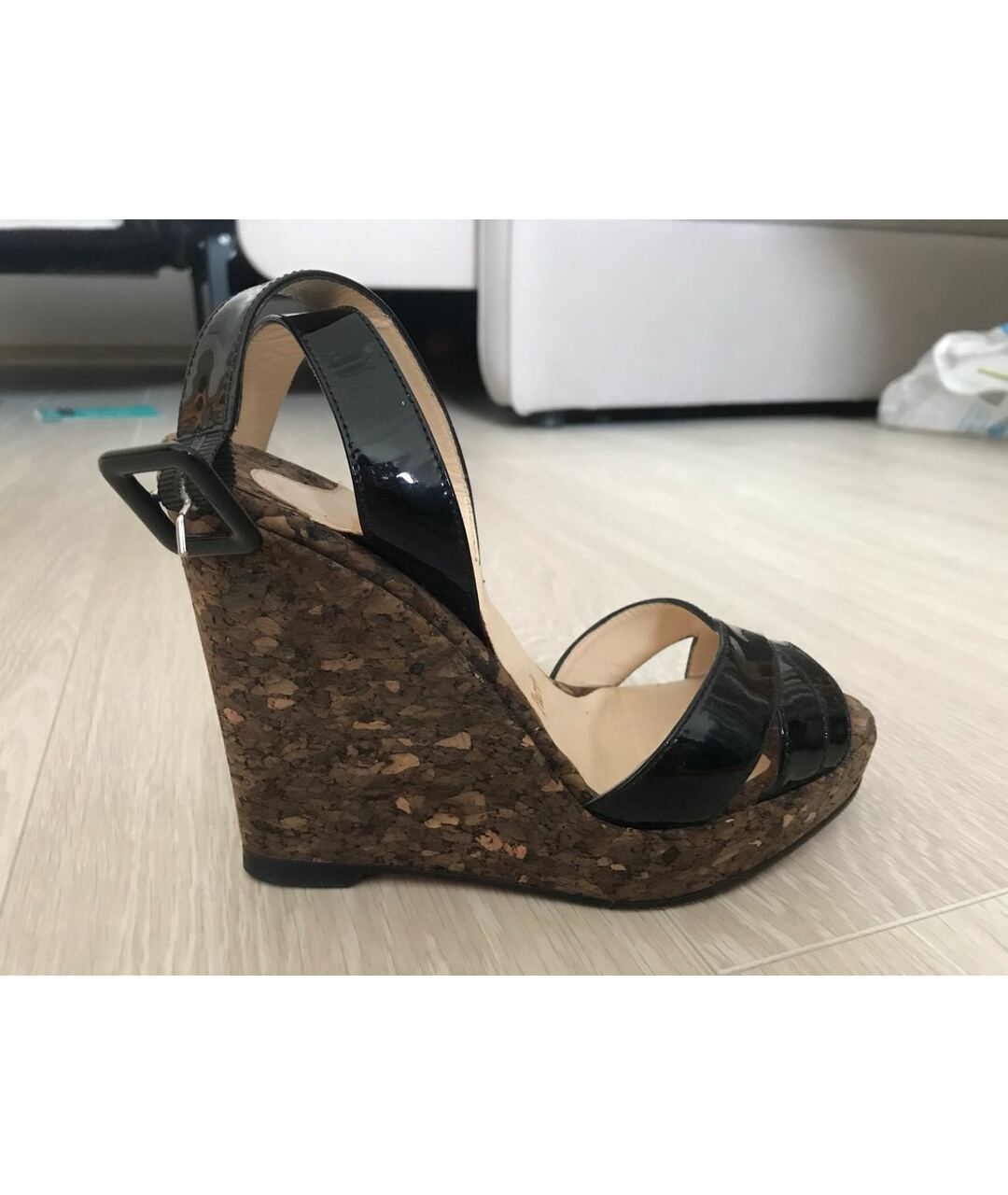 CHRISTIAN LOUBOUTIN Черные босоножки из лакированной кожи, фото 7
