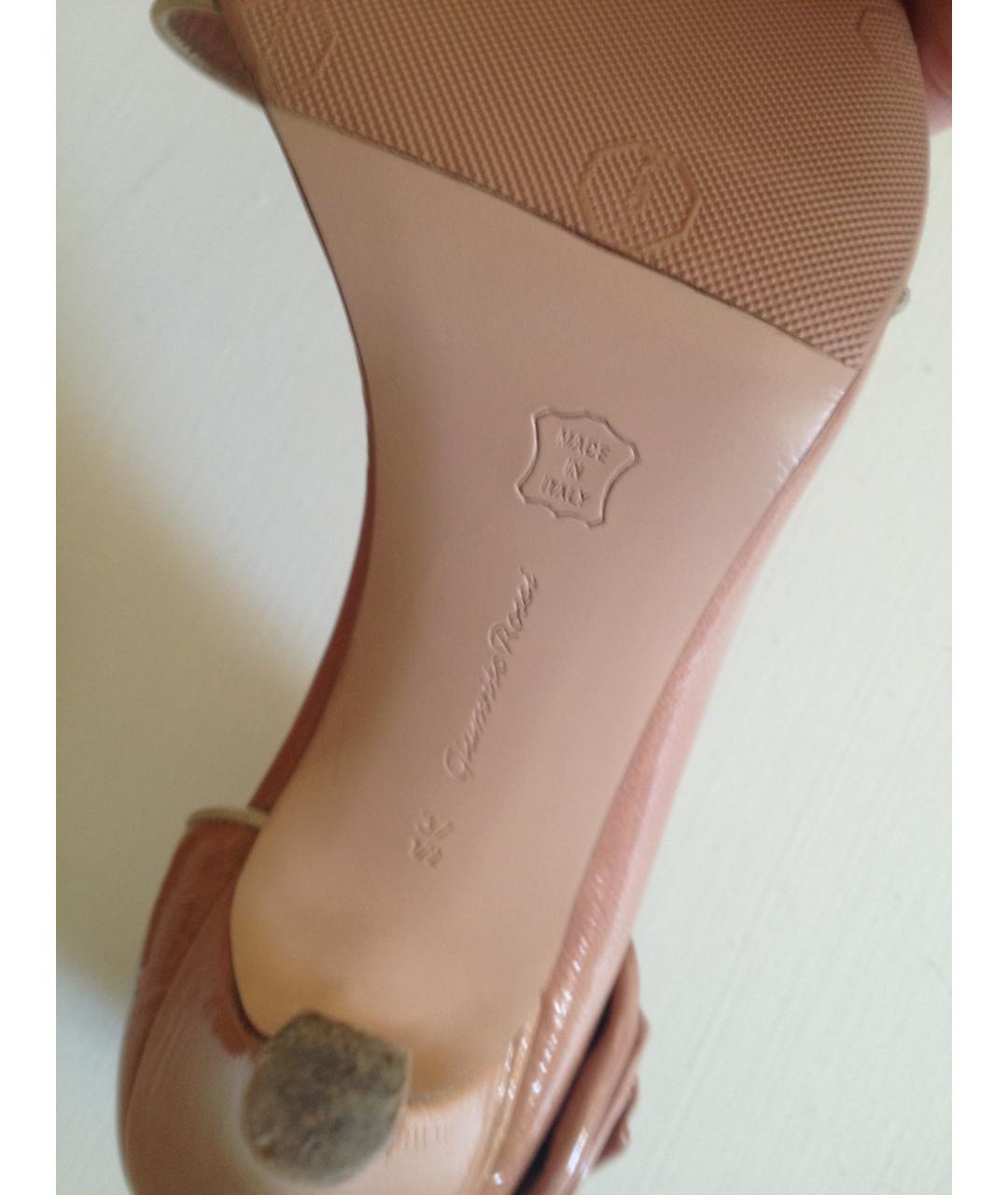 GIANVITO ROSSI Розовые босоножки из лакированной кожи, фото 4