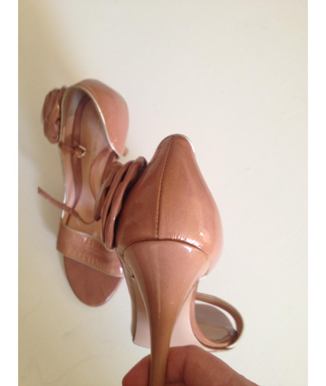 GIANVITO ROSSI Розовые босоножки из лакированной кожи, фото 6
