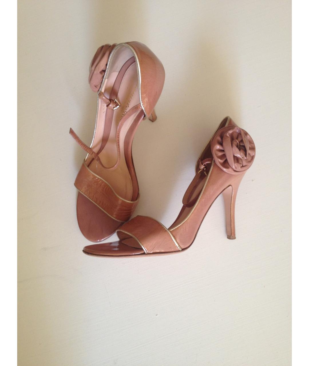 GIANVITO ROSSI Розовые босоножки из лакированной кожи, фото 8
