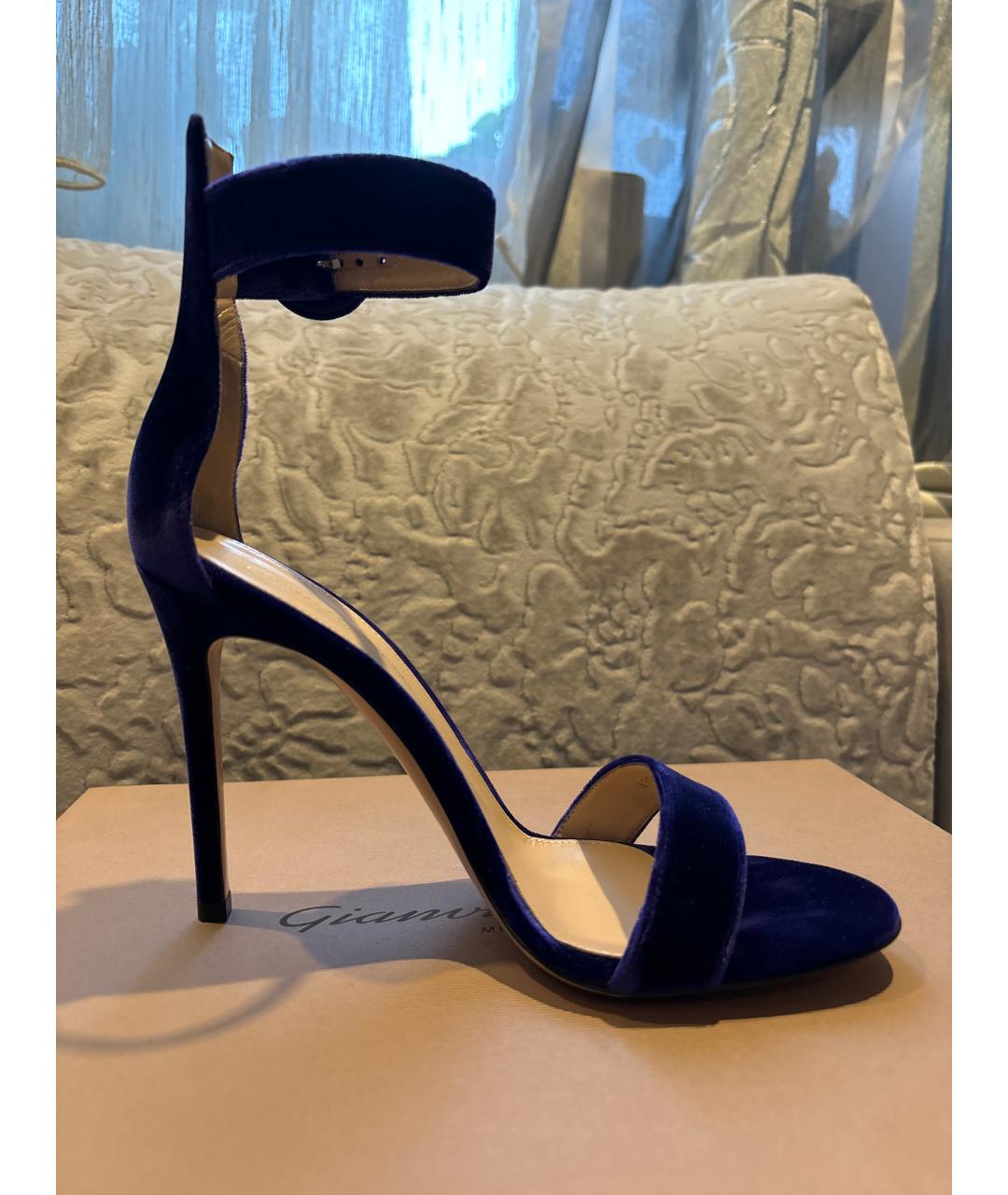 GIANVITO ROSSI Фиолетовые бархатные босоножки, фото 6