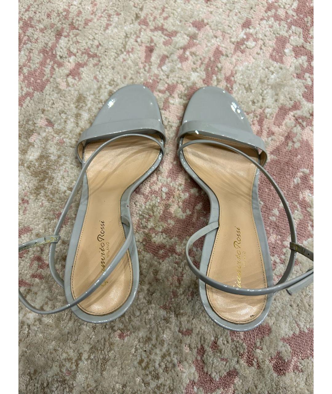 GIANVITO ROSSI Серые босоножки из лакированной кожи, фото 5