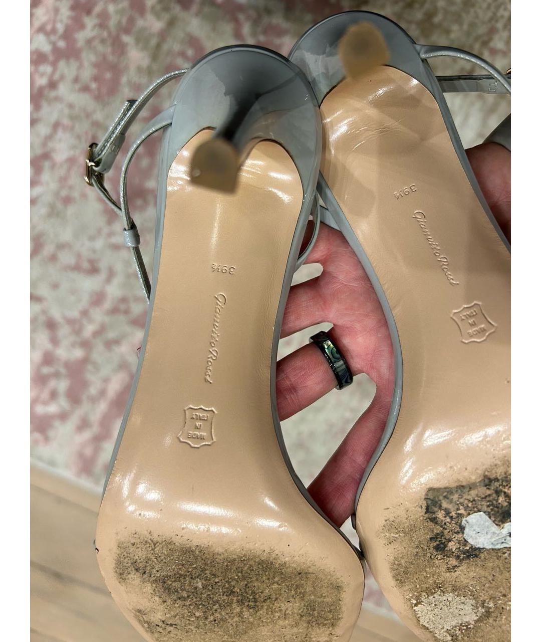 GIANVITO ROSSI Серые босоножки из лакированной кожи, фото 6