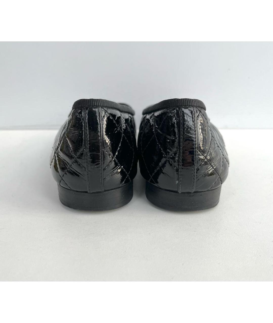 CHANEL Черные балетки из лакированной кожи, фото 5