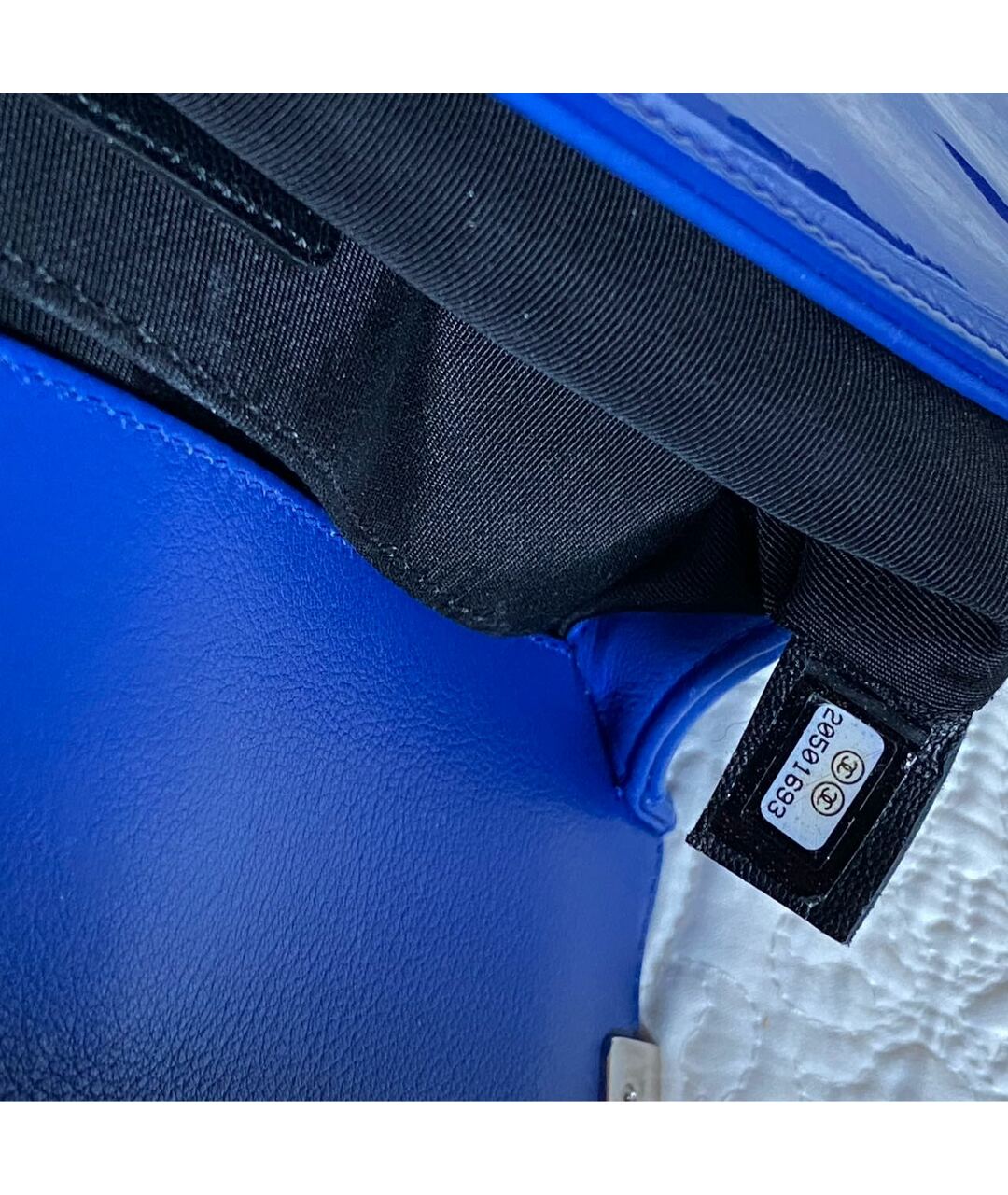 CHANEL PRE-OWNED Синяя сумка тоут из лакированной кожи, фото 8