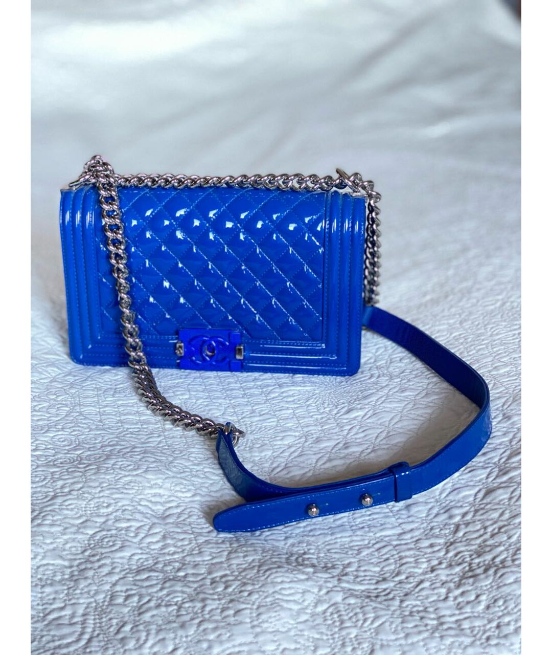 CHANEL PRE-OWNED Синяя сумка тоут из лакированной кожи, фото 2