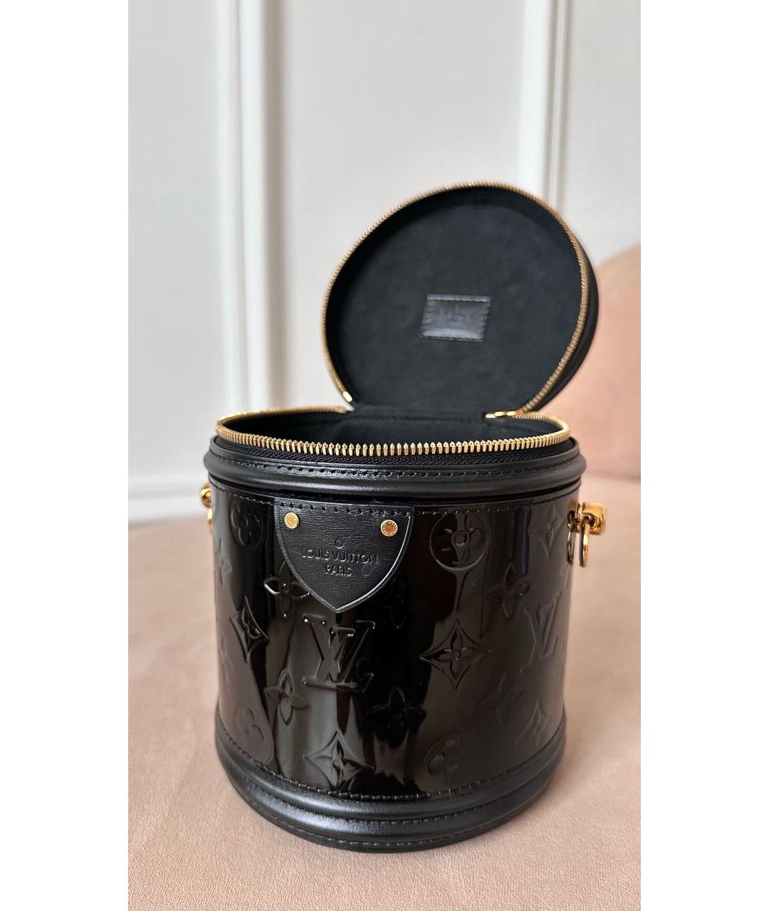 LOUIS VUITTON Черная сумка через плечо из лакированной кожи, фото 3