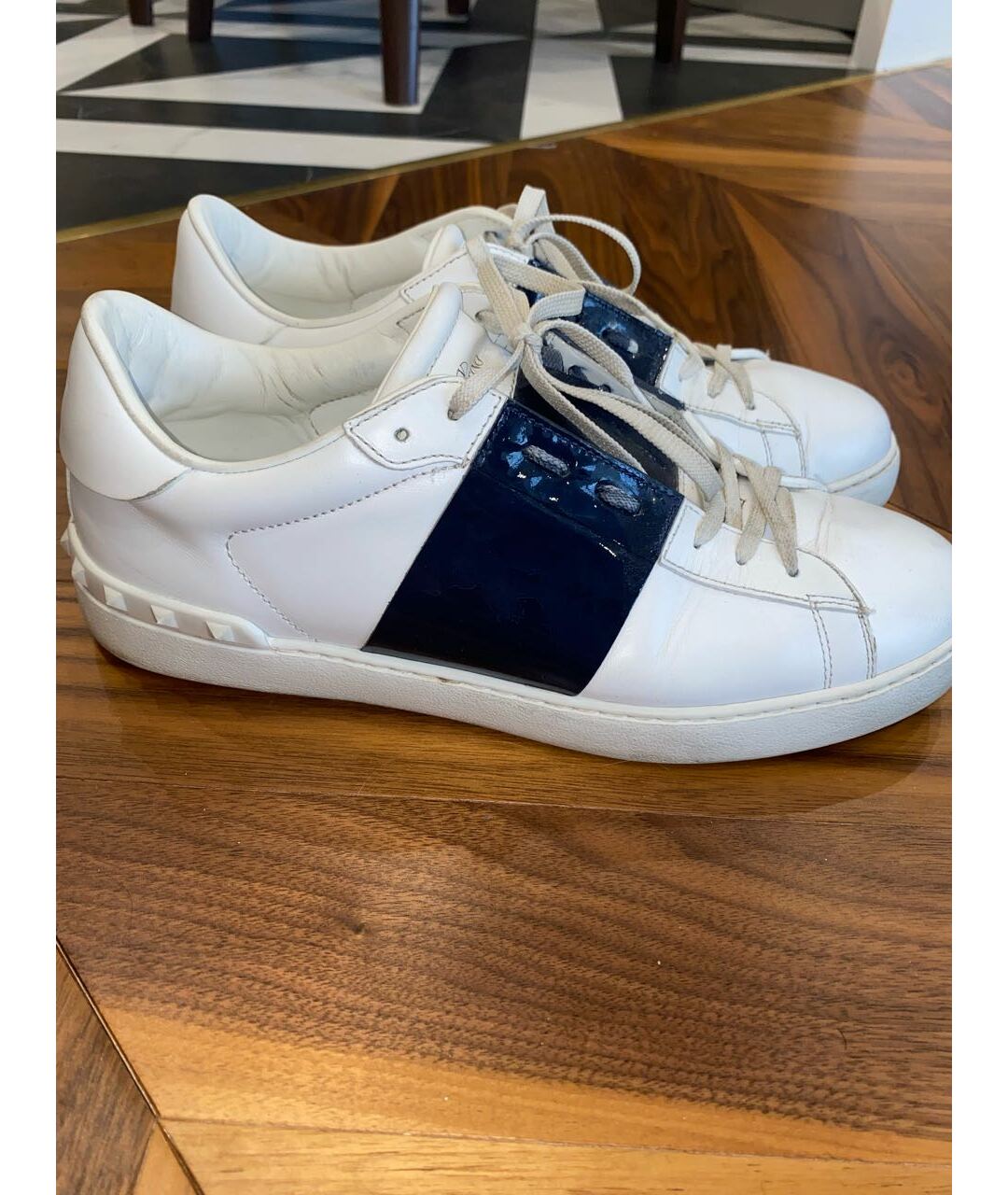 VALENTINO GARAVANI Белые кожаные низкие кроссовки / кеды, фото 5