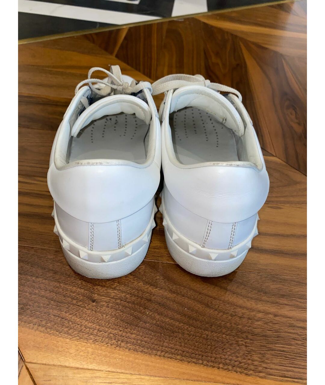 VALENTINO GARAVANI Белые кожаные низкие кроссовки / кеды, фото 4