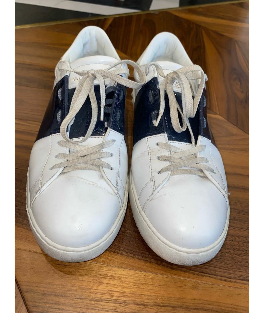 VALENTINO GARAVANI Белые кожаные низкие кроссовки / кеды, фото 2