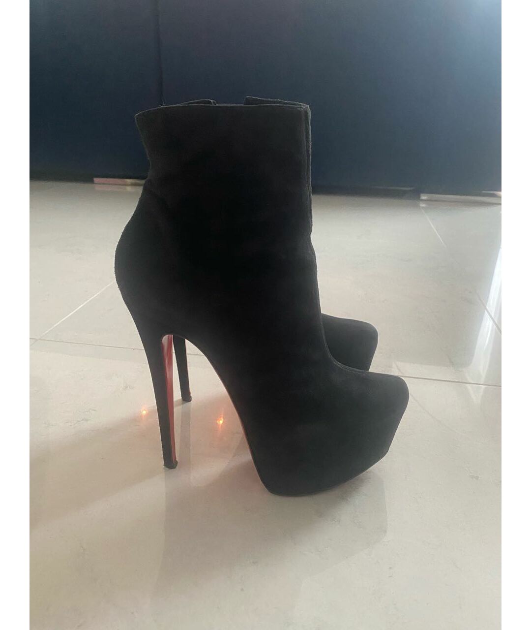 CHRISTIAN LOUBOUTIN Черные замшевые ботильоны, фото 5