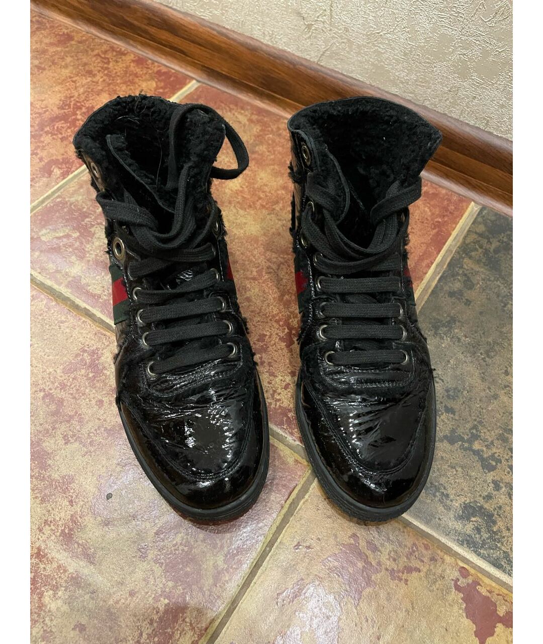 GUCCI Черные сапоги из лакированной кожи, фото 2