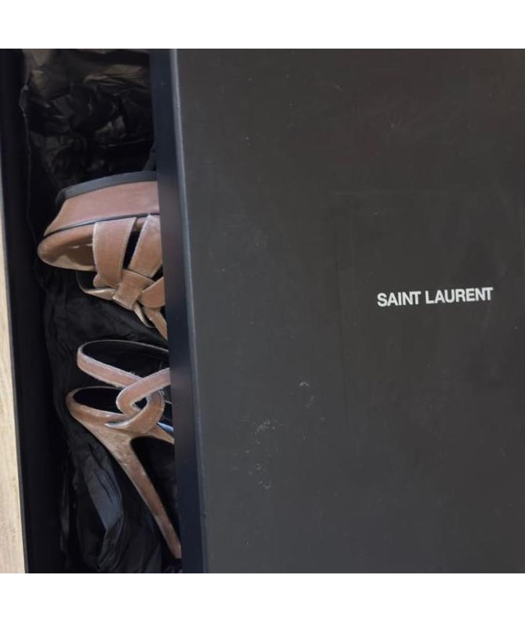 SAINT LAURENT Бежевые бархатные босоножки, фото 3