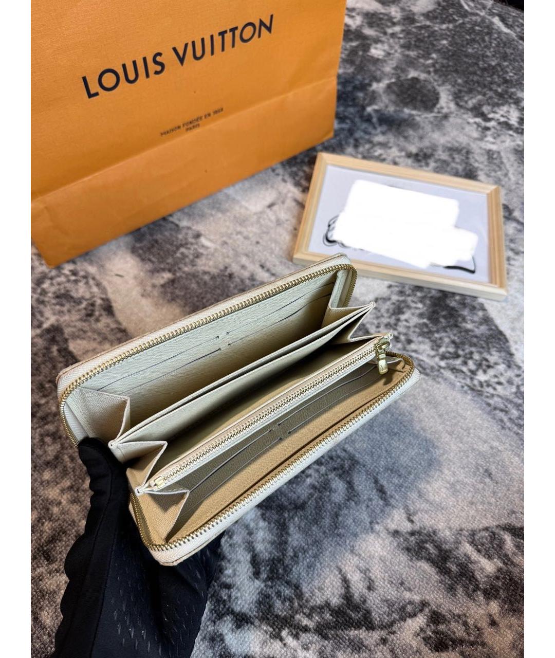 LOUIS VUITTON Белый кошелек, фото 3