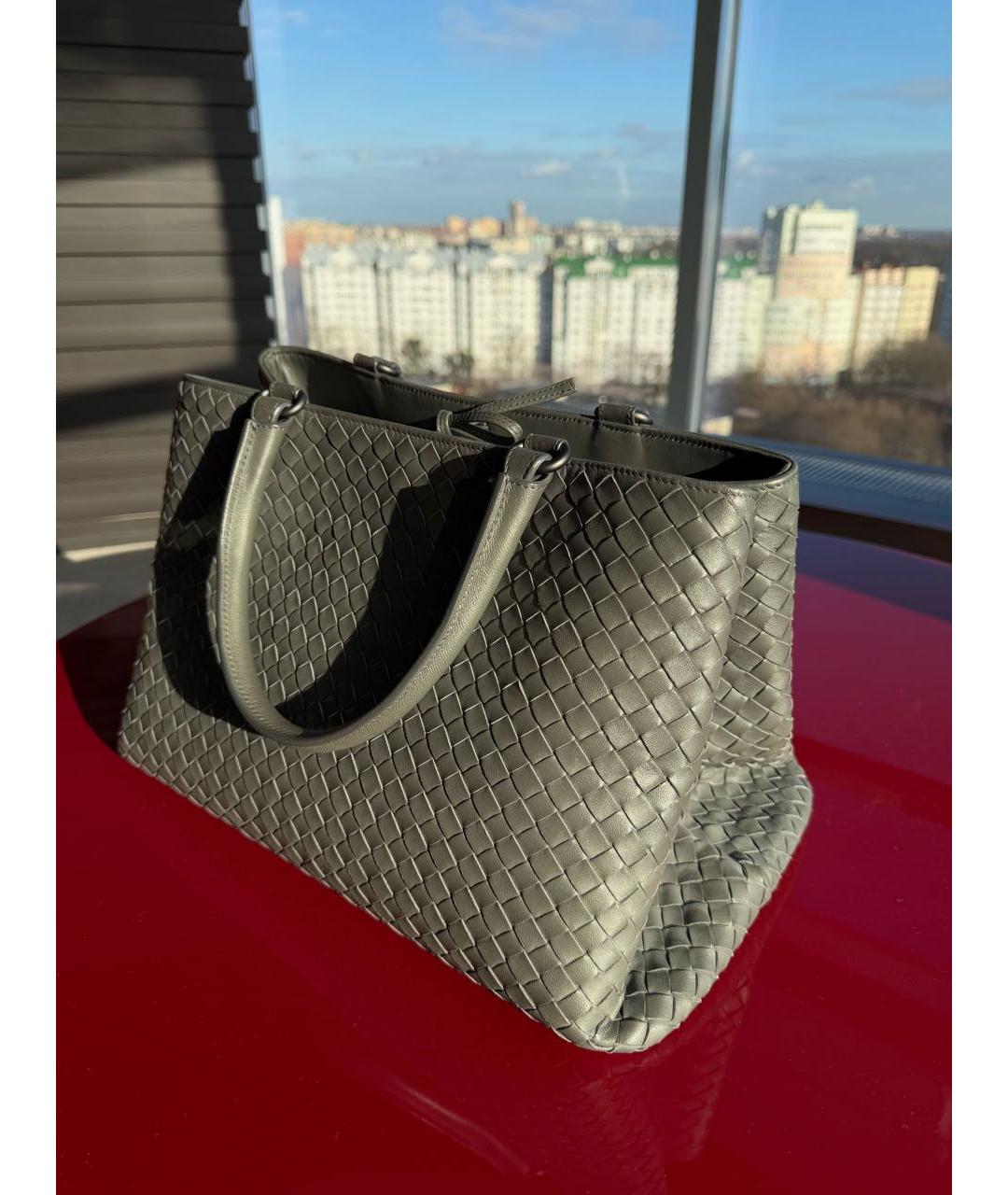 BOTTEGA VENETA Серая кожаная сумка тоут, фото 2