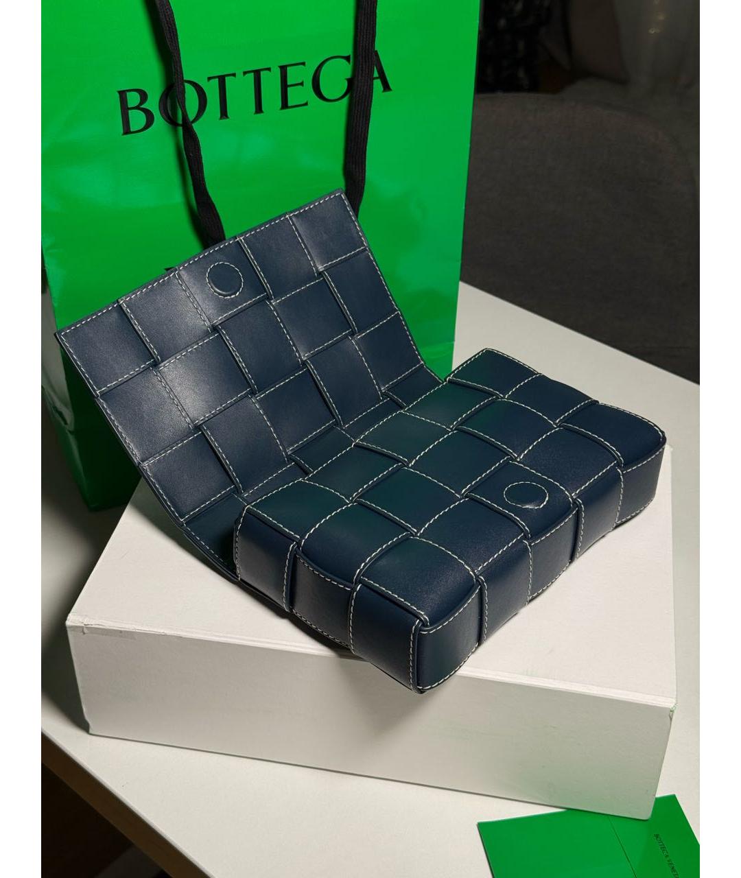 BOTTEGA VENETA Темно-синяя кожаная сумка на плечо, фото 6