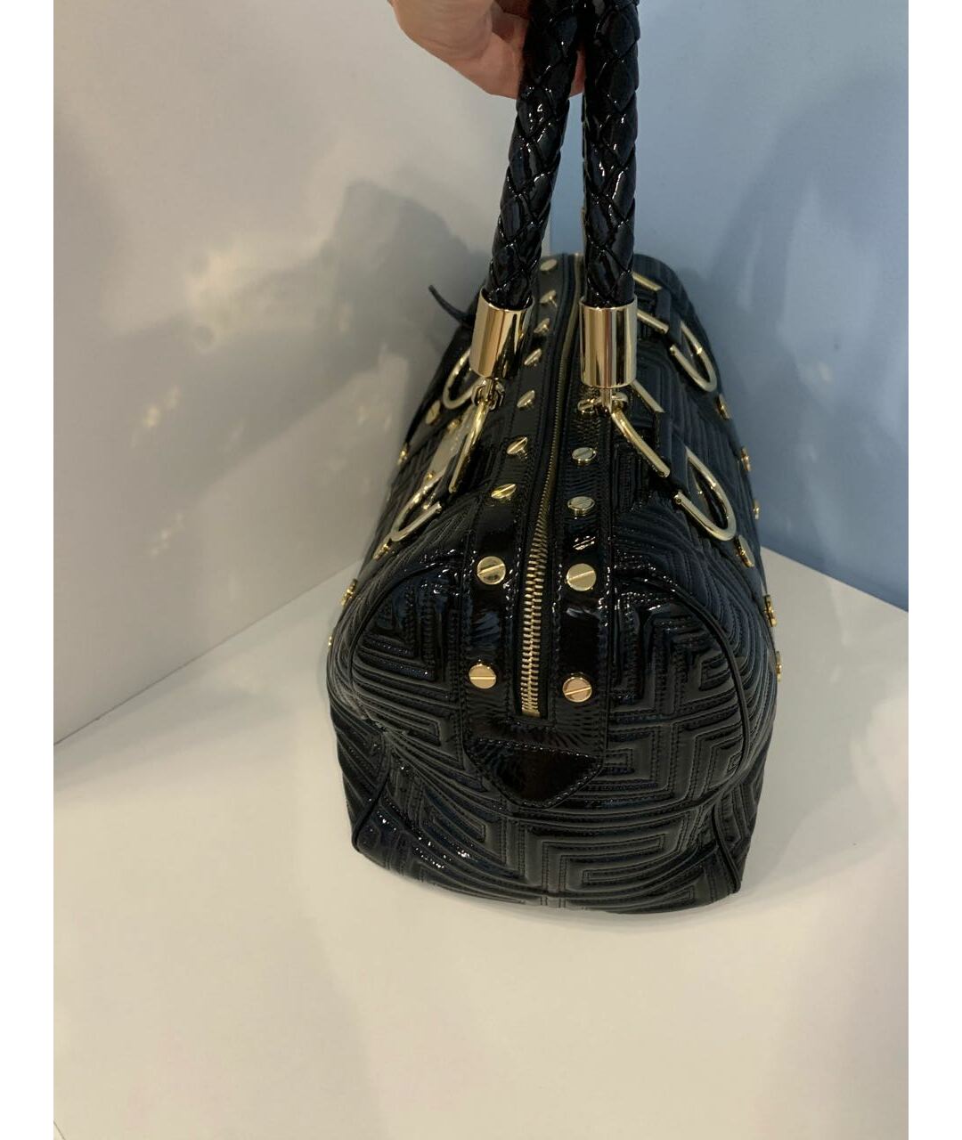 VERSACE Черная сумка тоут из лакированной кожи, фото 3