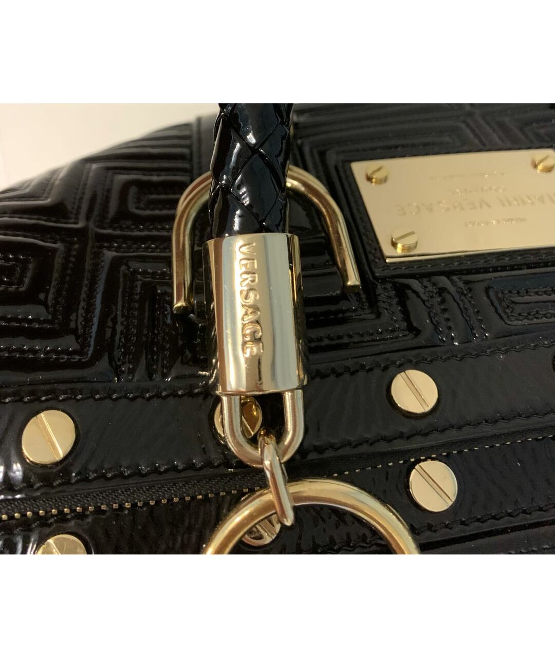 VERSACE Черная сумка тоут из лакированной кожи, фото 6