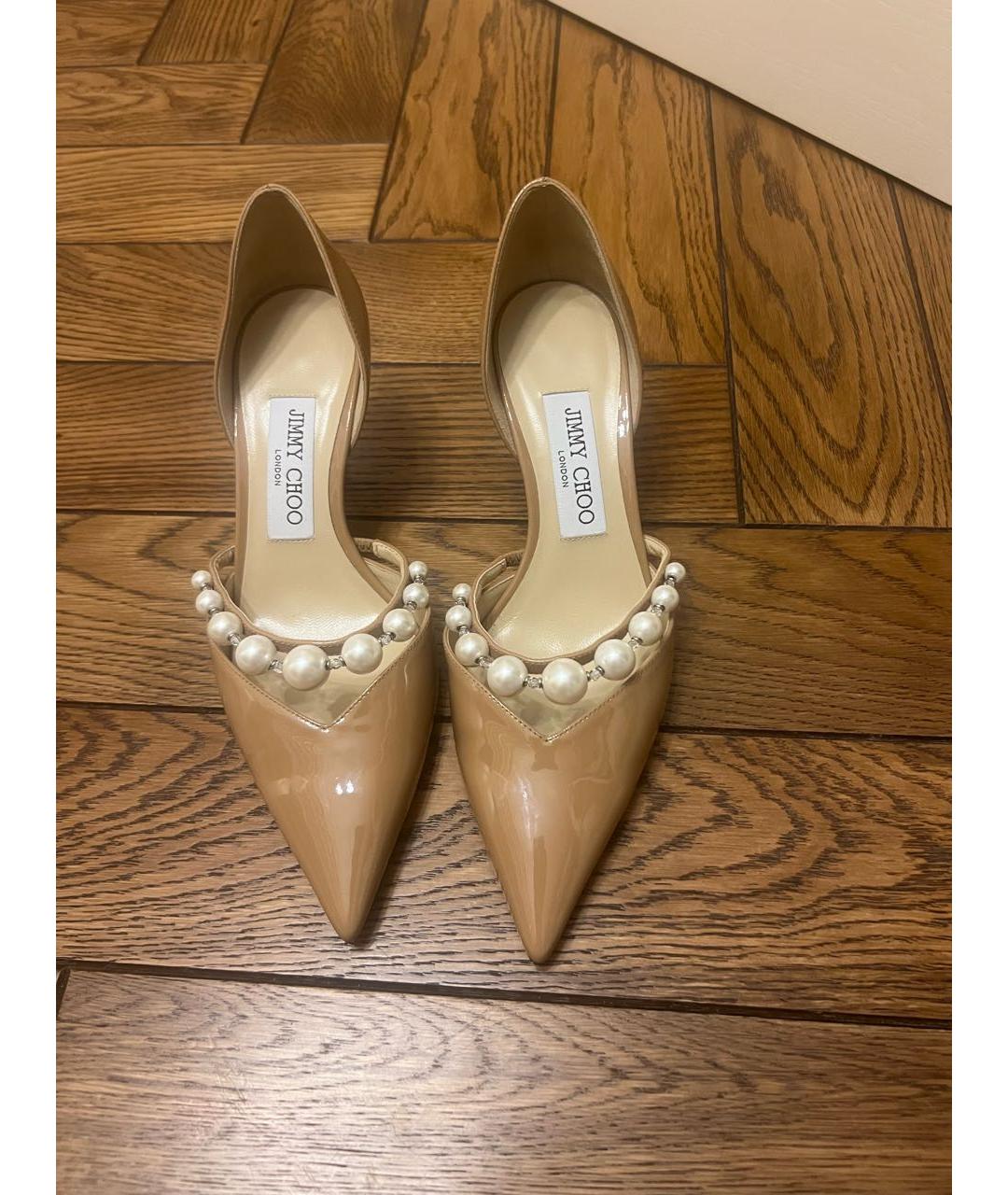 JIMMY CHOO Бежевые туфли из лакированной кожи, фото 2