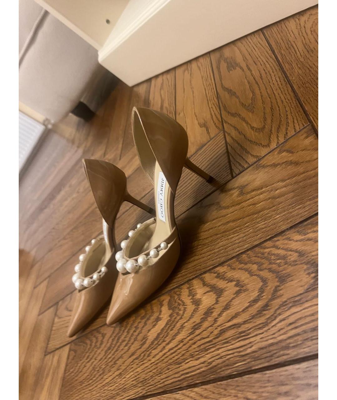 JIMMY CHOO Бежевые туфли из лакированной кожи, фото 4