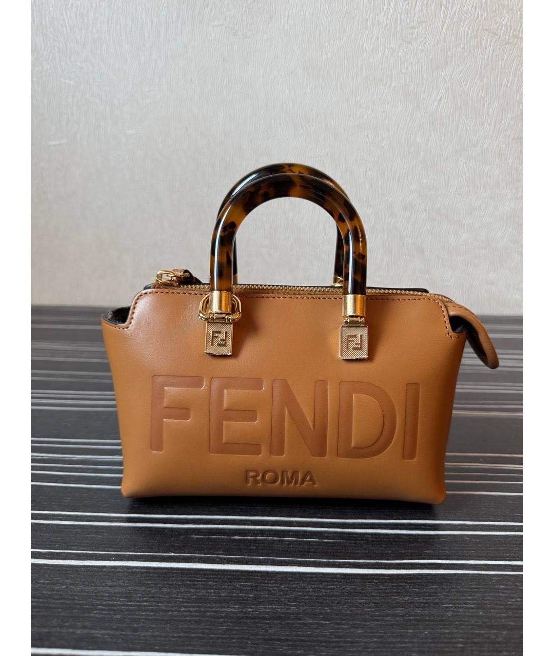 FENDI Коричневая кожаная сумка с короткими ручками, фото 9