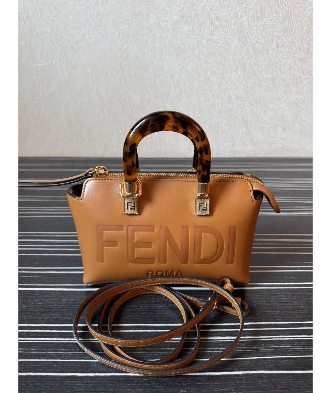 FENDI Коричневая кожаная сумка с короткими ручками, фото 6