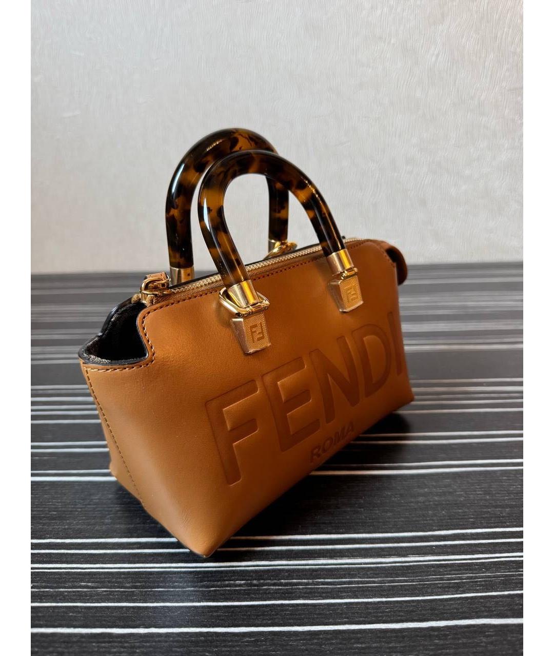 FENDI Коричневая кожаная сумка с короткими ручками, фото 3