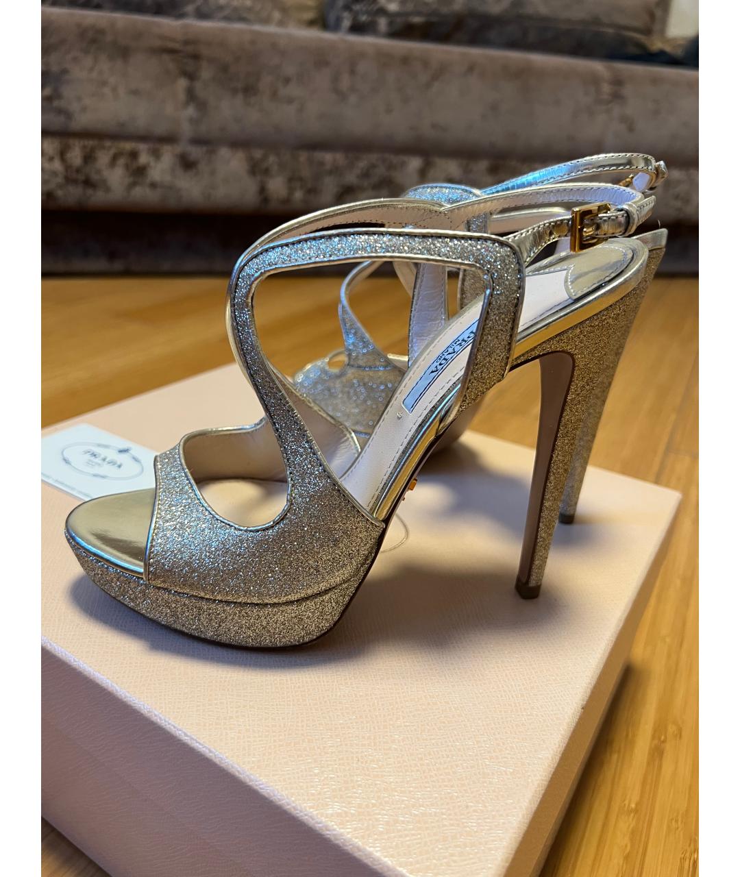 PRADA Золотые кожаные босоножки, фото 6
