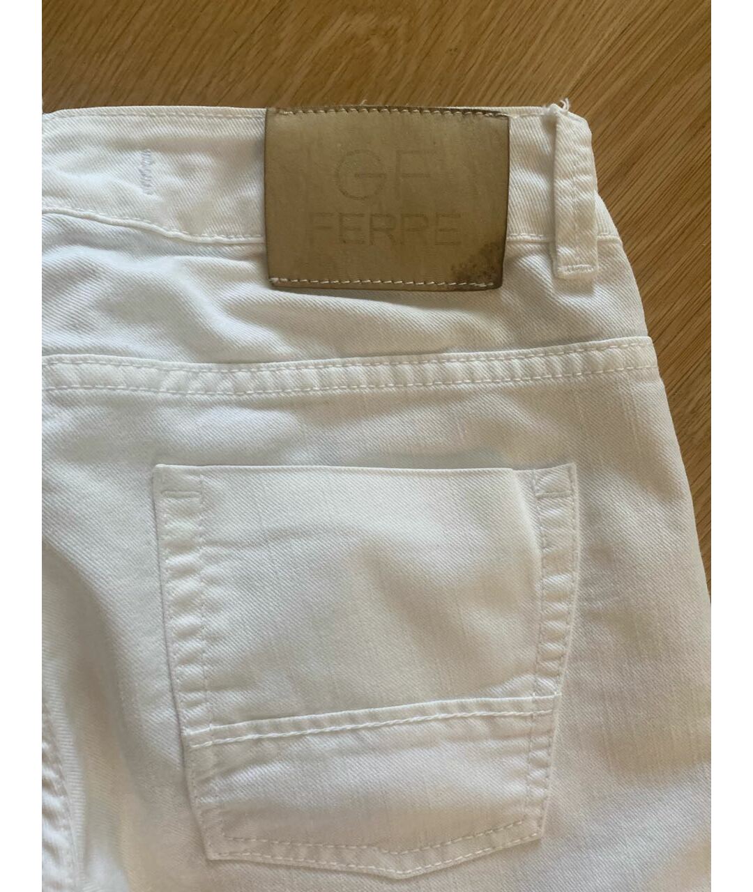GIANFRANCO FERRE Белые хлопко-эластановые прямые джинсы, фото 4