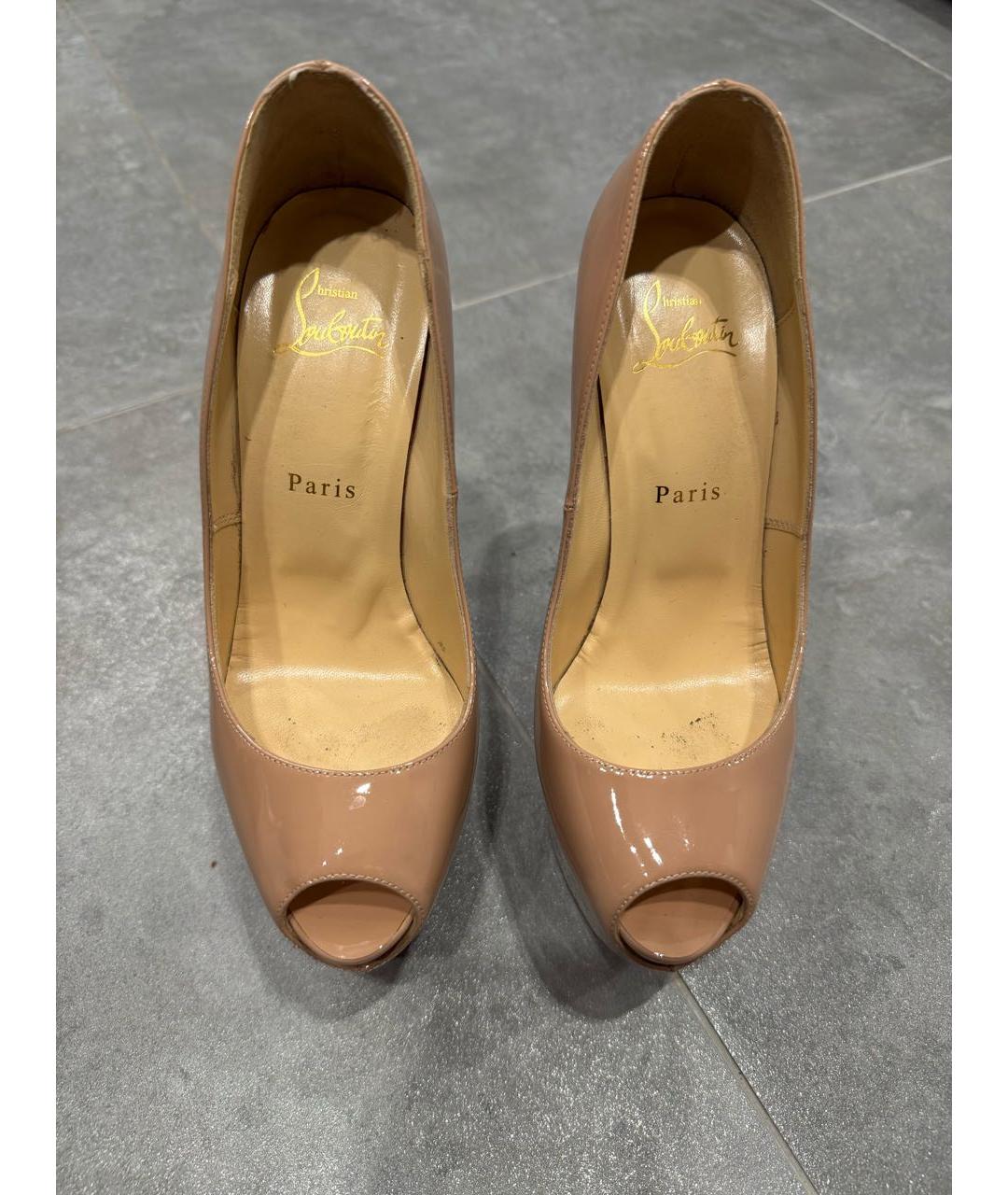 CHRISTIAN LOUBOUTIN Бежевые туфли из лакированной кожи, фото 2
