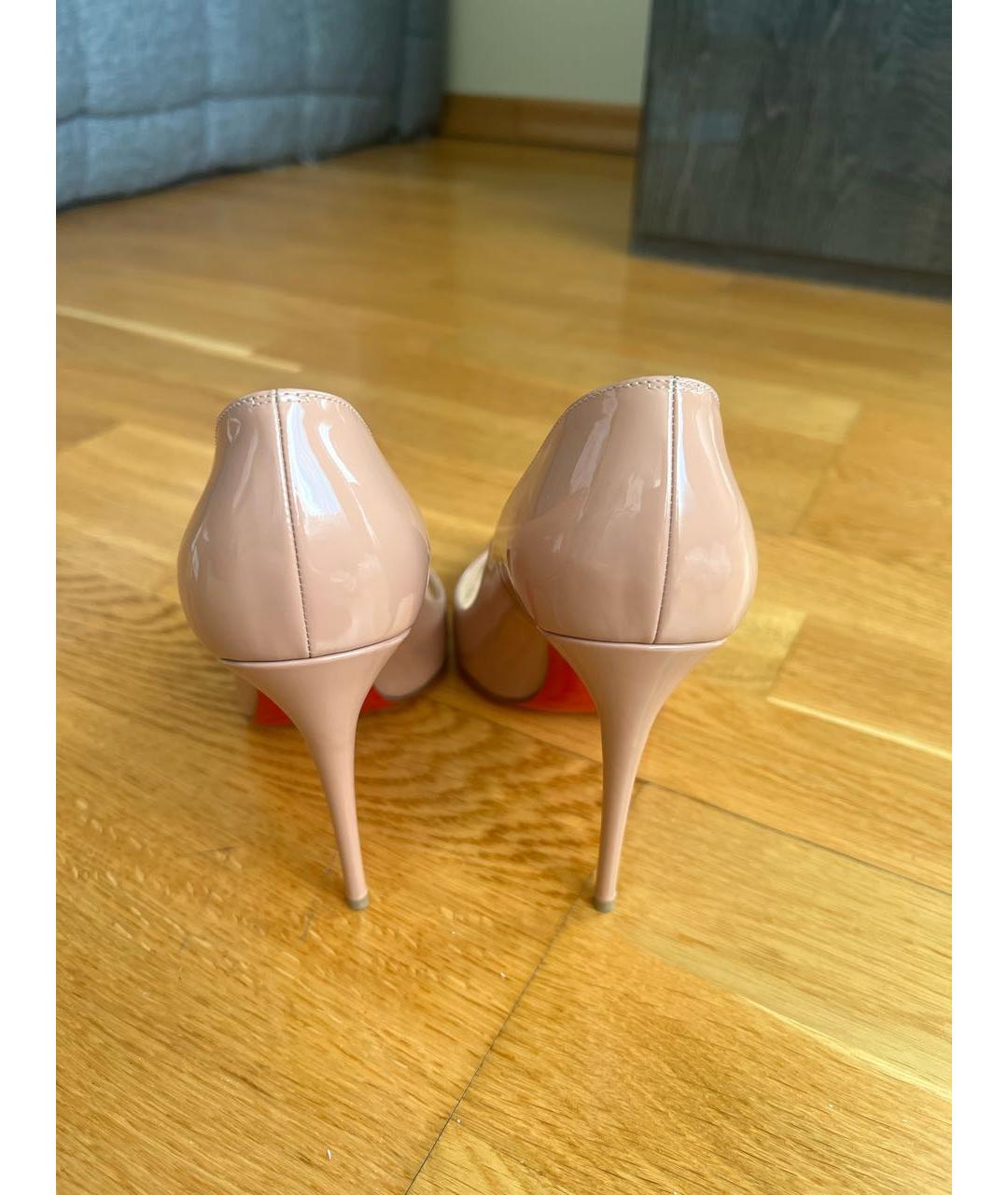 CHRISTIAN LOUBOUTIN Бежевые туфли из лакированной кожи, фото 4